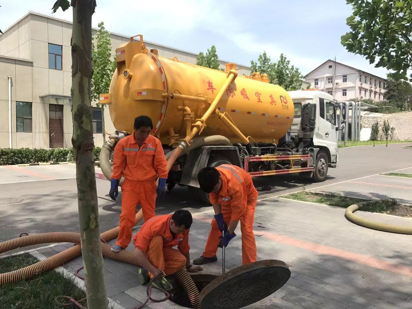 庆元化粪池清理与5-8吨吸粪车施工效率分析